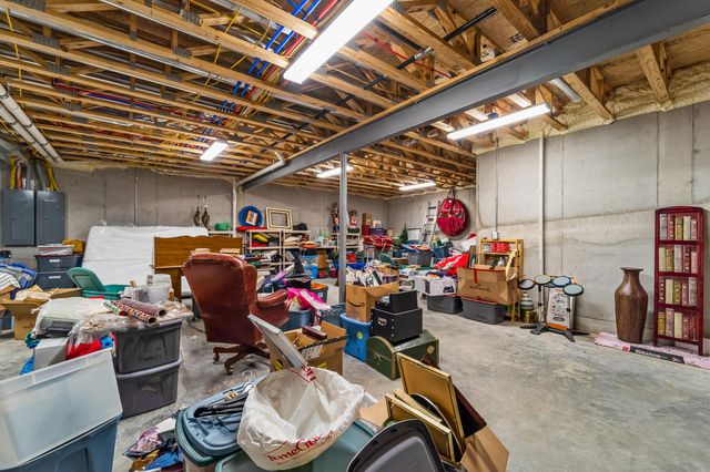 2304 GREEN MEADOW DR, Jefferson City, MO 65101