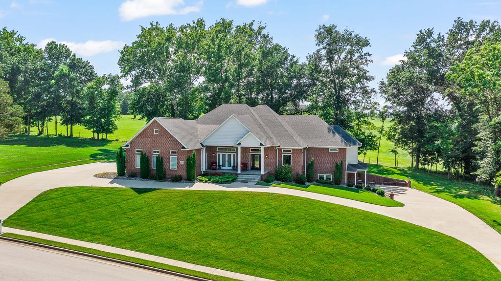 2304 GREEN MEADOW DR, Jefferson City, MO 65101