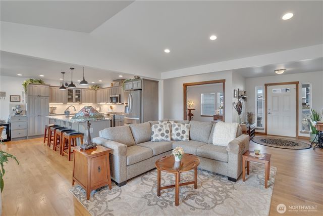 647 S Newton Avenue, East Wenatchee, WA 98802