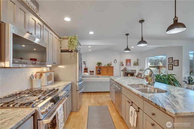 647 S Newton Avenue, East Wenatchee, WA 98802