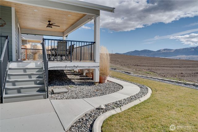 647 S Newton Avenue, East Wenatchee, WA 98802