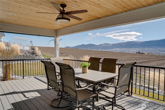 647 S Newton Avenue, East Wenatchee, WA 98802