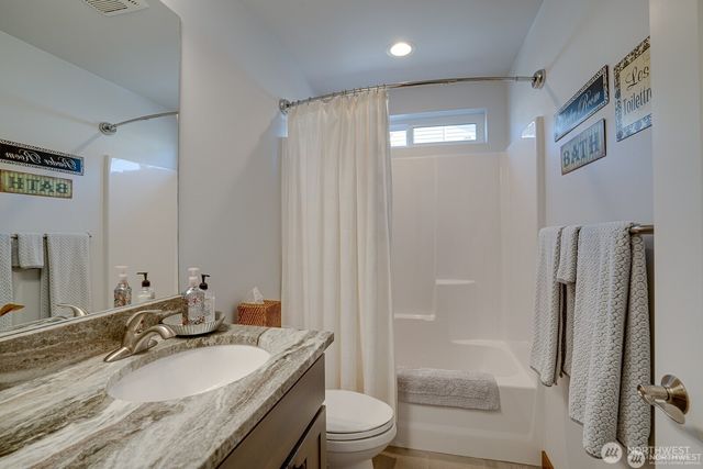 647 S Newton Avenue, East Wenatchee, WA 98802