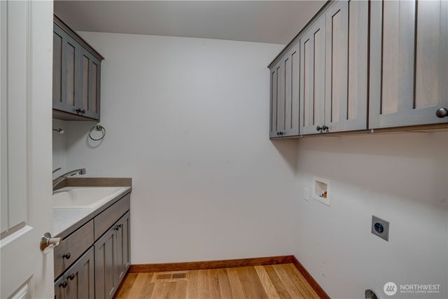 647 S Newton Avenue, East Wenatchee, WA 98802