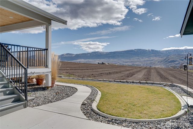 647 S Newton Avenue, East Wenatchee, WA 98802