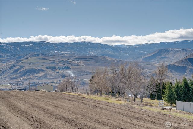 647 S Newton Avenue, East Wenatchee, WA 98802