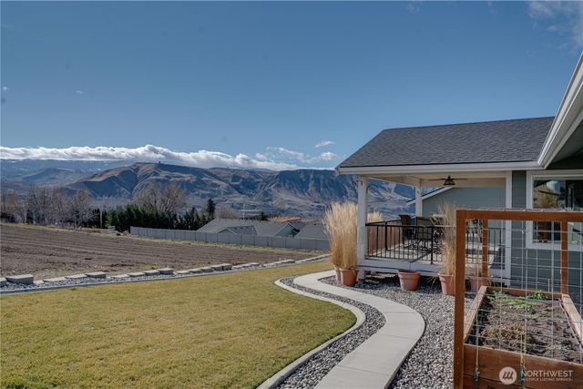 647 S Newton Avenue, East Wenatchee, WA 98802