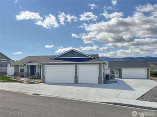 647 S Newton Avenue, East Wenatchee, WA 98802
