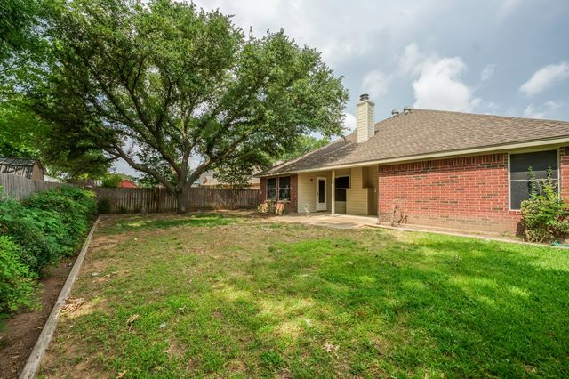 320 Shane Lane, Burleson, TX 76028