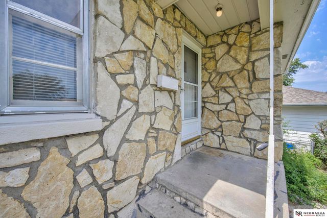 4140 N 65th Street, Omaha, NE 68104
