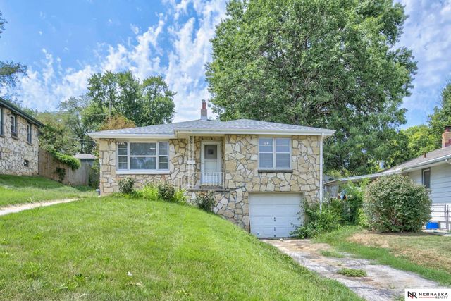 4140 N 65th Street, Omaha, NE 68104