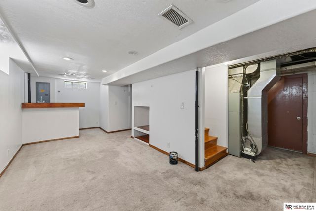 4140 N 65th Street, Omaha, NE 68104