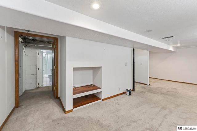 4140 N 65th Street, Omaha, NE 68104