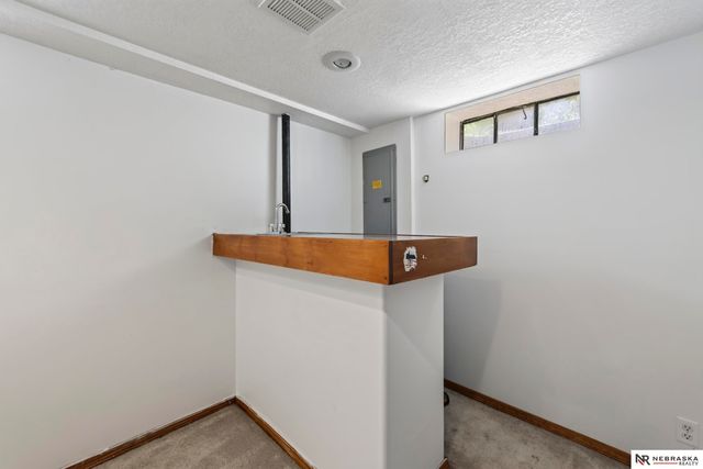 4140 N 65th Street, Omaha, NE 68104