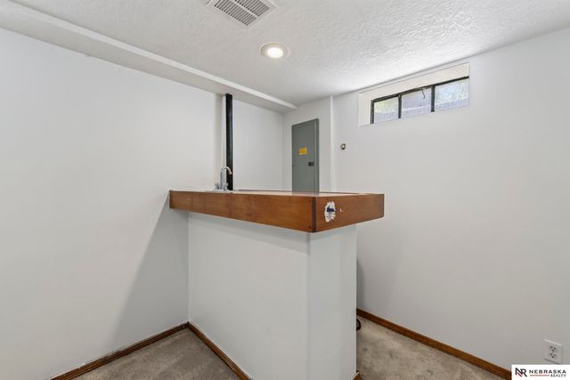 4140 N 65th Street, Omaha, NE 68104