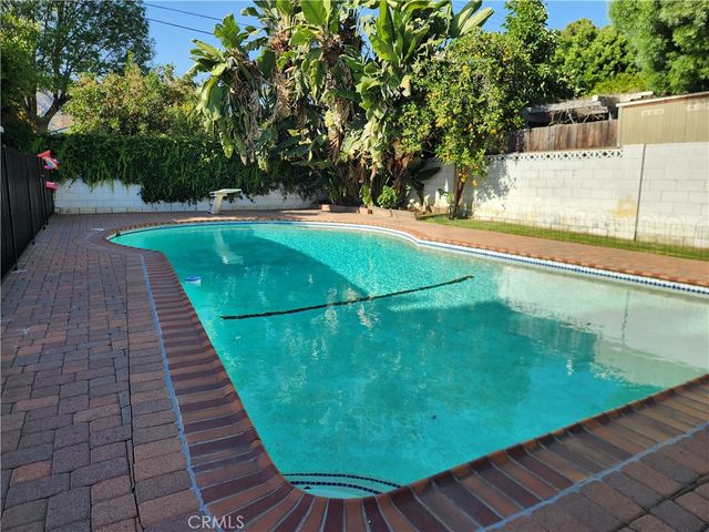 621 E Cypress, Glendora, CA 91741
