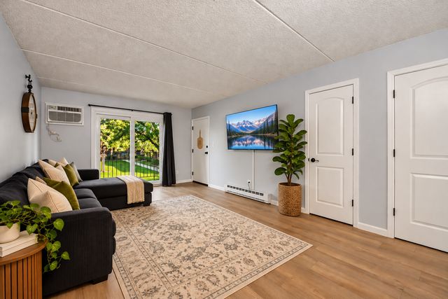 232 Klein Creek Court 4D, Carol Stream, IL 60188