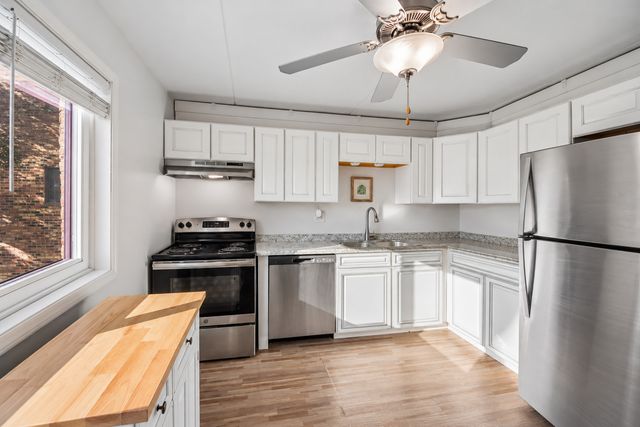 232 Klein Creek Court 4D, Carol Stream, IL 60188