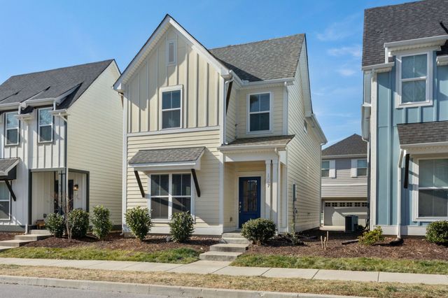 1067 Emery Bay Cir, Hendersonville, TN 37075