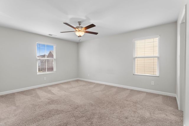 1067 Emery Bay Cir, Hendersonville, TN 37075