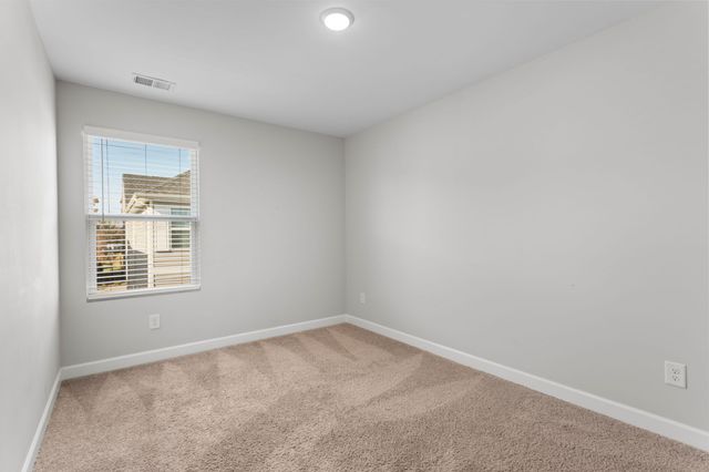 1067 Emery Bay Cir, Hendersonville, TN 37075