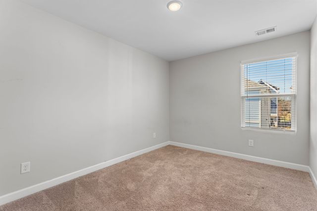 1067 Emery Bay Cir, Hendersonville, TN 37075