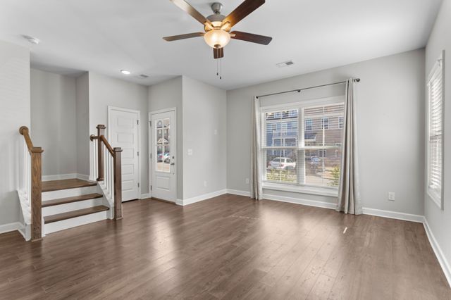 1067 Emery Bay Cir, Hendersonville, TN 37075