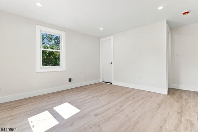 23 Buckingham Rd, West Orange Twp., NJ 07052
