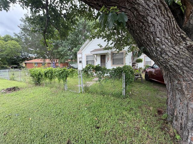 754 N Waco, Van Alstyne, TX 75495