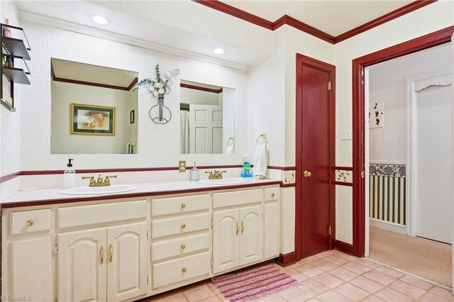 411 Arbor Drive, Lexington, NC 27292
