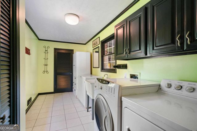 400 Simpson Road NE, White, GA 30184