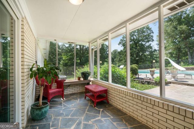 400 Simpson Road NE, White, GA 30184
