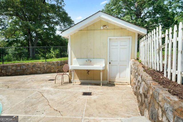 400 Simpson Road NE, White, GA 30184