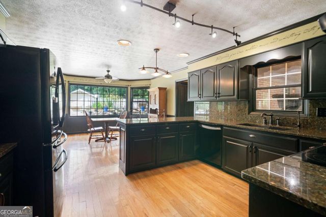 400 Simpson Road NE, White, GA 30184