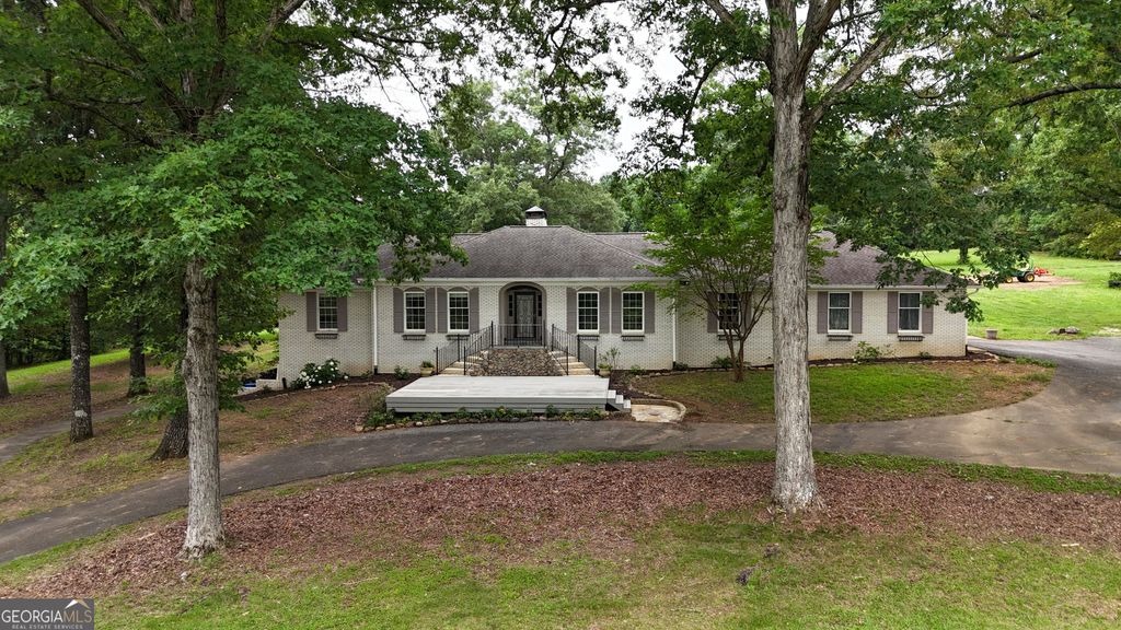 400 Simpson Road NE, White, GA 30184