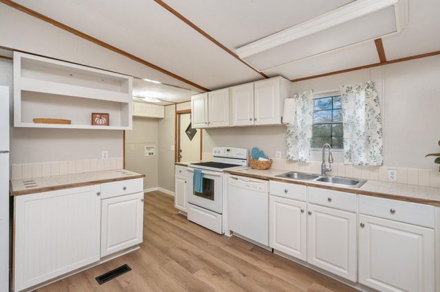 284 E Michaelangelo Road, Defuniak Springs, FL 32433