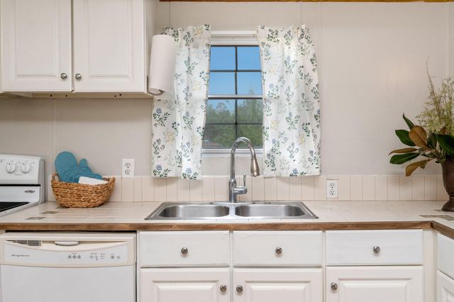 284 E Michaelangelo Road, Defuniak Springs, FL 32433