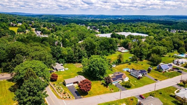 83 Hardy Dr, Leominster, MA 01453