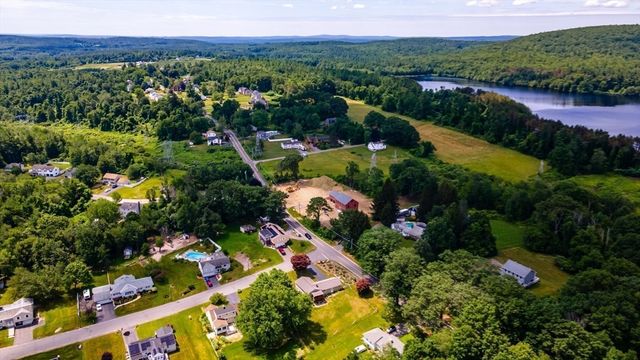 83 Hardy Dr, Leominster, MA 01453