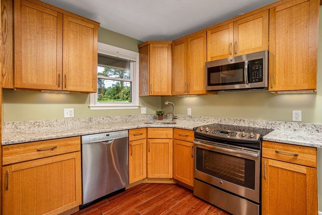 83 Hardy Dr, Leominster, MA 01453