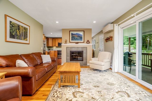83 Hardy Dr, Leominster, MA 01453