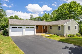 83 Hardy Dr, Leominster, MA 01453