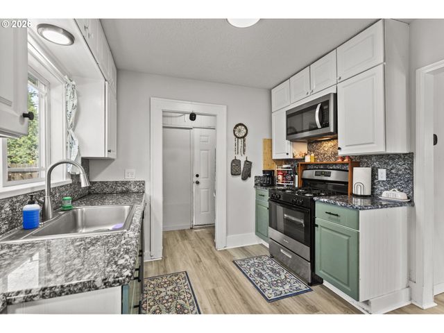 52598 Ne 2ND St, Scappoose, OR 97056