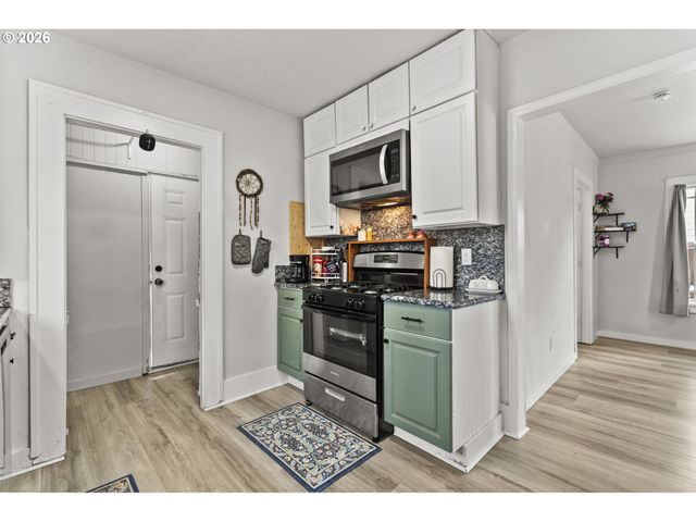 52598 Ne 2ND St, Scappoose, OR 97056