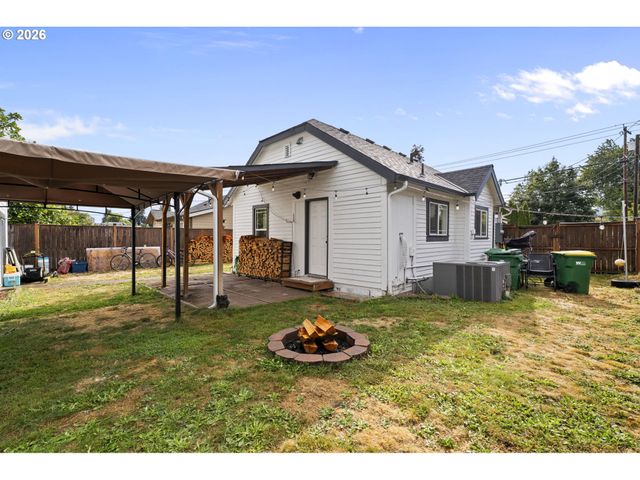 52598 Ne 2ND St, Scappoose, OR 97056