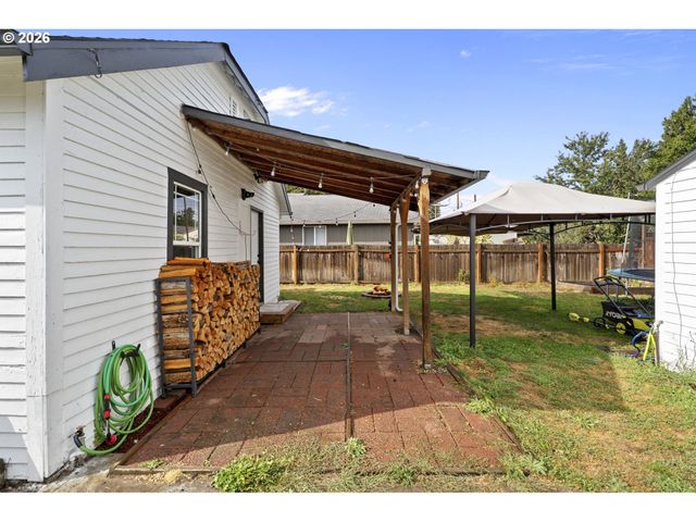 52598 Ne 2ND St, Scappoose, OR 97056