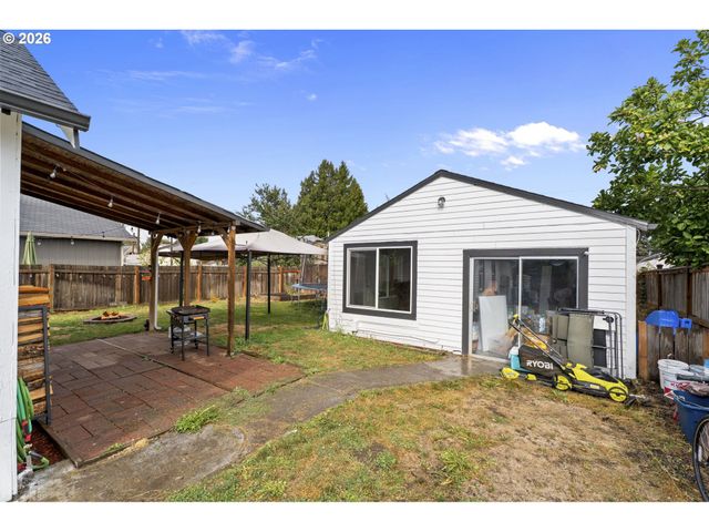 52598 Ne 2ND St, Scappoose, OR 97056