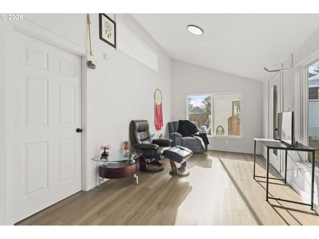 52598 Ne 2ND St, Scappoose, OR 97056