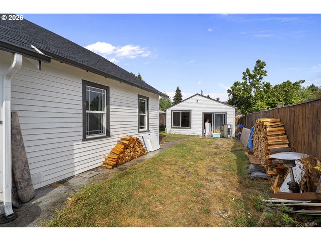 52598 Ne 2ND St, Scappoose, OR 97056