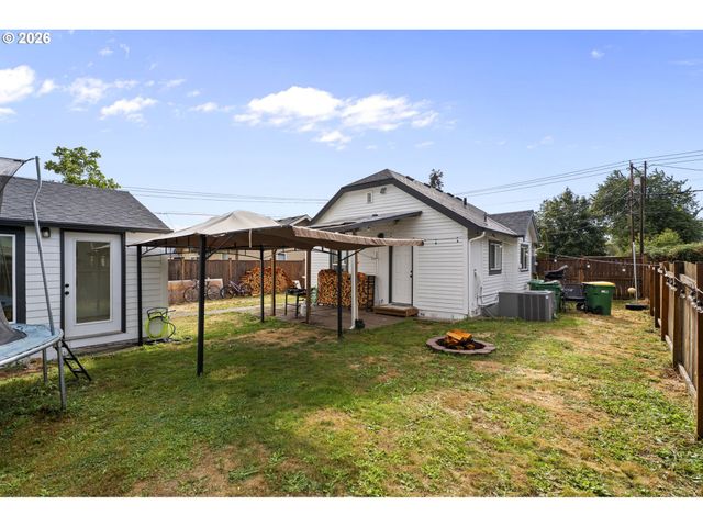 52598 Ne 2ND St, Scappoose, OR 97056